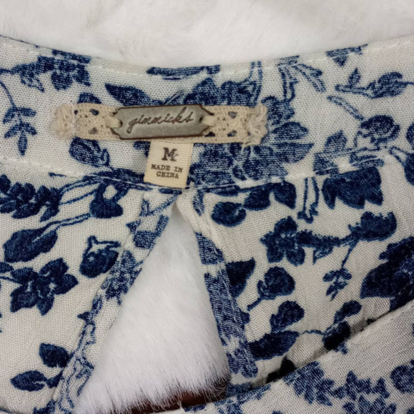 BUCKLE Gimmicks by BKE Floral Ombre Button Down Top Medium - Picture 5 of 7